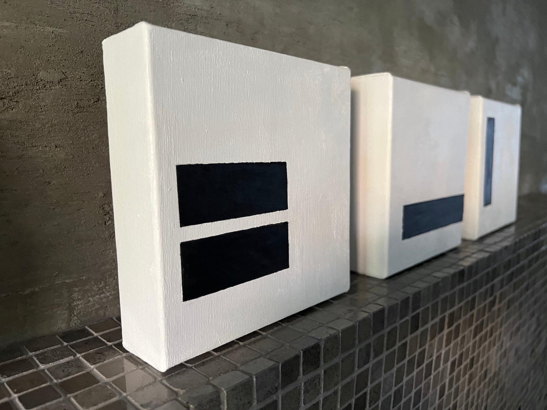 Più o meno - 3 dipinti, 6 