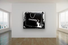 Mi bolso Chanel, 48 "x60", Blanco y Negro, Pintura de Naturaleza Muerta Grande, Semi-Abstracta