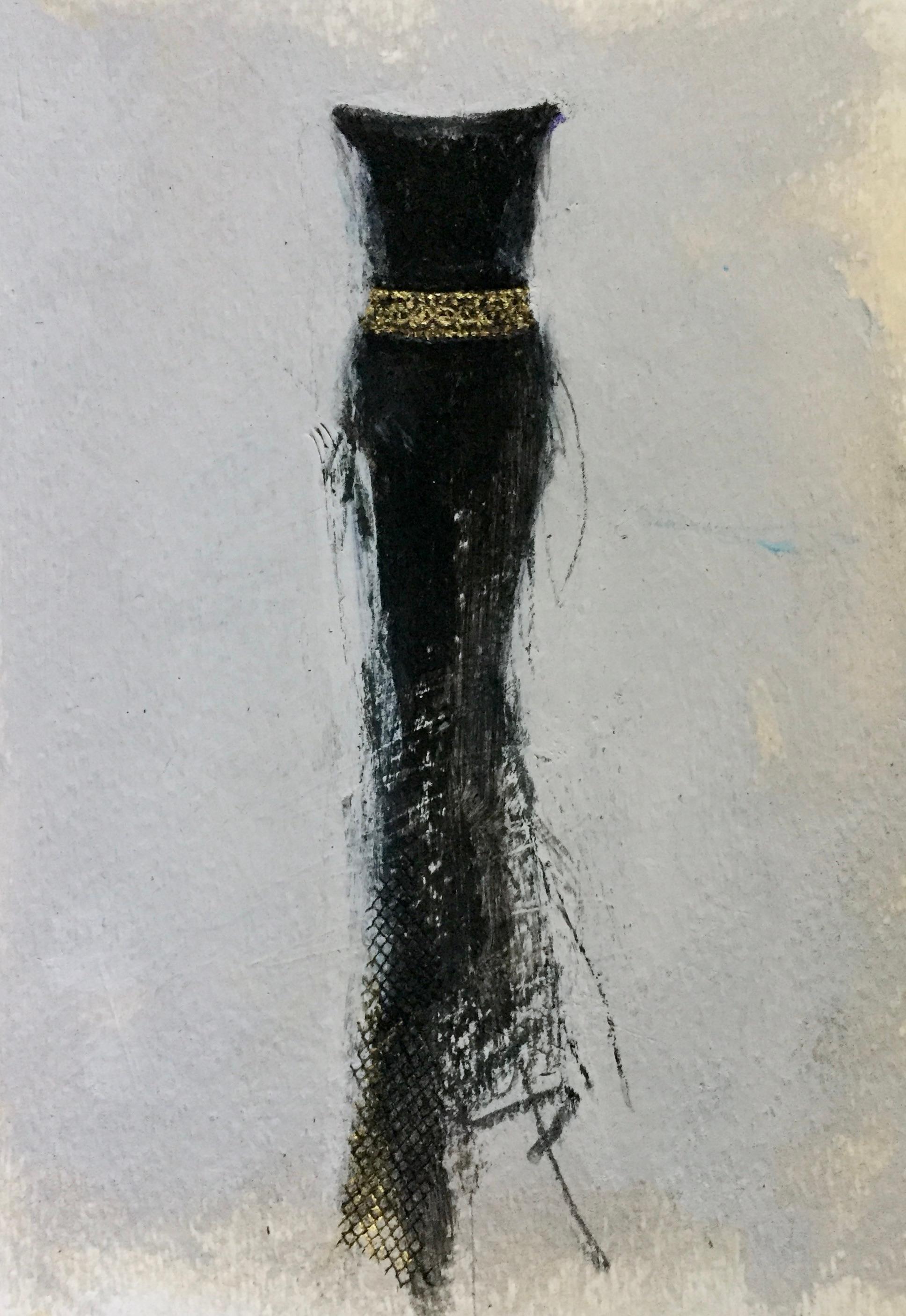 Si tratta di una serie di due opere d'arte originali su carta che mostrano abiti eleganti e senza tempo attraverso l'uso di pittura, matita colorata ed elementi di collage. I dettagli delicati e i segni intuitivi creano un risultato espressivo e