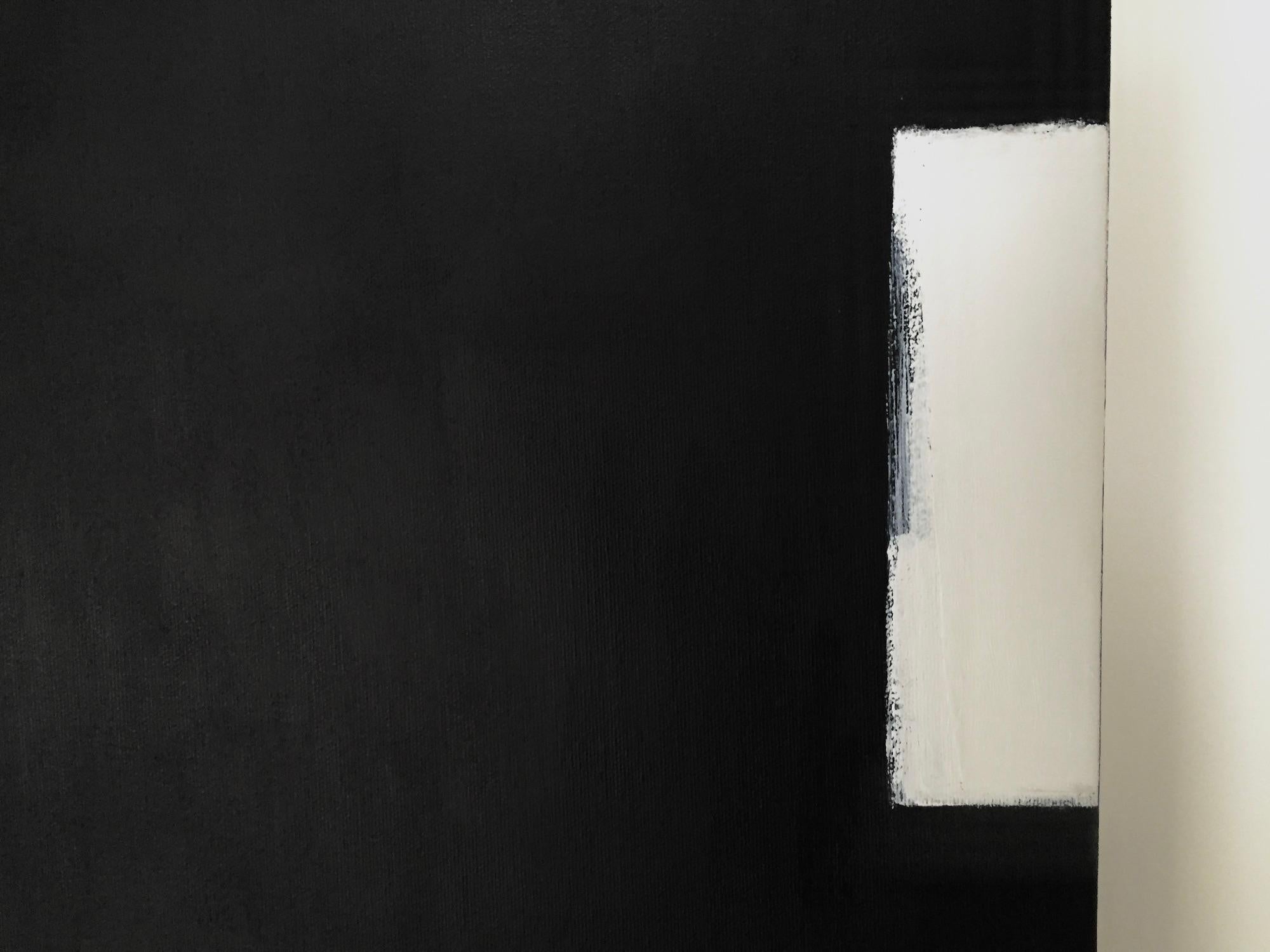 Zeitgenössische abstrakte Malerei. Die Schwarz-Weiß-Farbpalette und die minimale Komposition betonen die Kraft der Einfachheit und Zurückhaltung. Das ästhetisch ruhige Gemälde lädt den Betrachter ein, eine unmittelbare, rein visuelle Reaktion zu