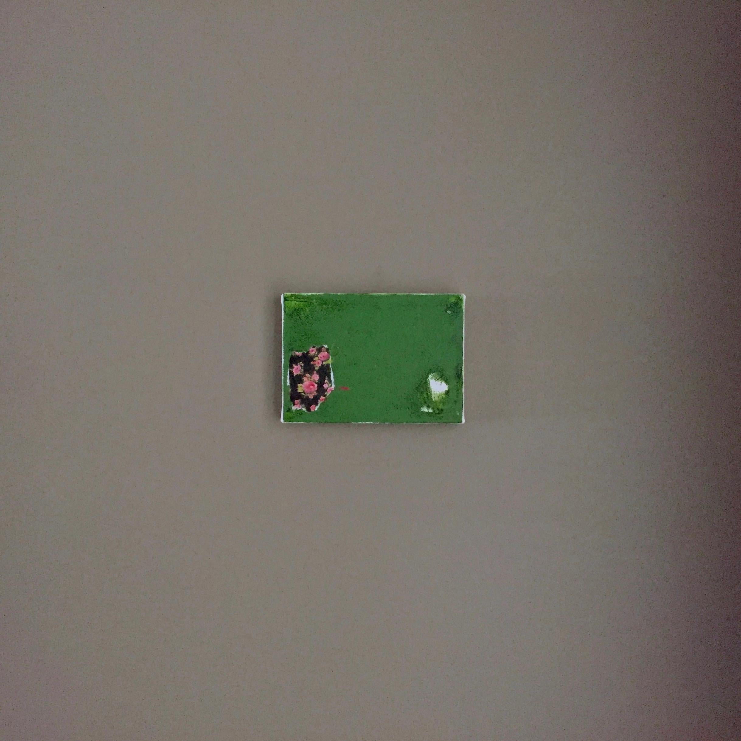Wandblume (5 Zoll x 7 Zoll, grün, rosa, schwarz, weiß, florales abstraktes Gemälde) (Schwarz), Abstract Painting, von Andrea Stajan-Ferkul