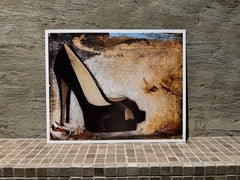 Si la chaise convient n° 2 - 8"x10", impression d'art sur papier, chaise noire à talons hauts pour femme