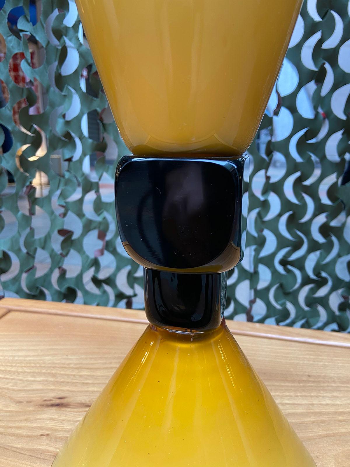 Fine yellow vase - Andrea Zilio
Master Andrea Zilio
Signature: Vetreria Anfora Murano
Murano Glass 
Measures: H 54.8 cm
Vase diameter 23 cm
Base diameter 17 cm.



 