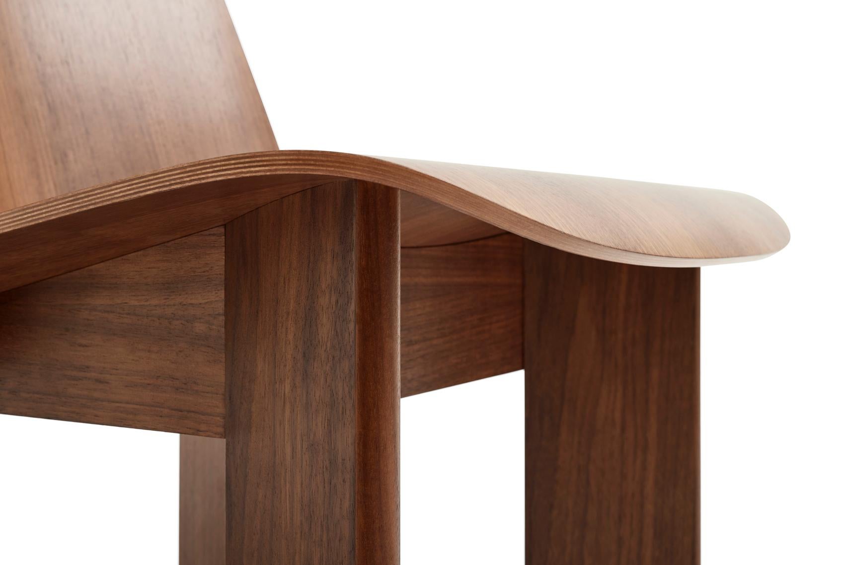 Andreas Bergsaker Chisel-Loungesessel aus lackiertem Nussbaumholz für Hay (Lettisch) im Angebot