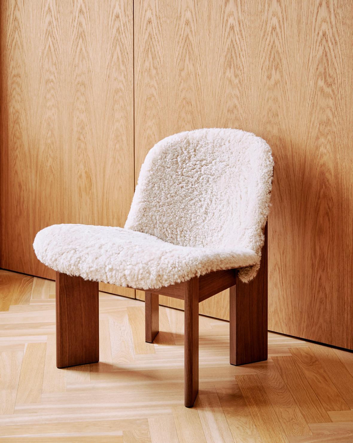 Conçue pour AM Contemporary par le designer norvégien Andreas Bergsaker, la Chisel Lounge Chair est une version contemporaine et intemporelle de la chaise en contreplaqué moulé, toujours d'actualité. Nommé d'après l'outil de menuiserie classique,