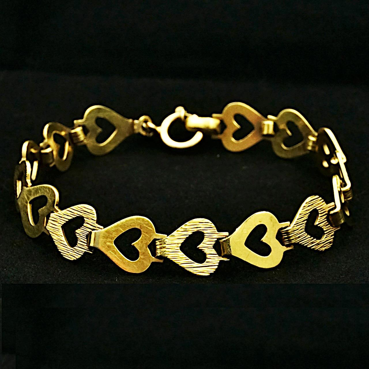 Andreas Daub Gold Plated Open Heart Textured and Shiny Link Bracelet For Sale 2