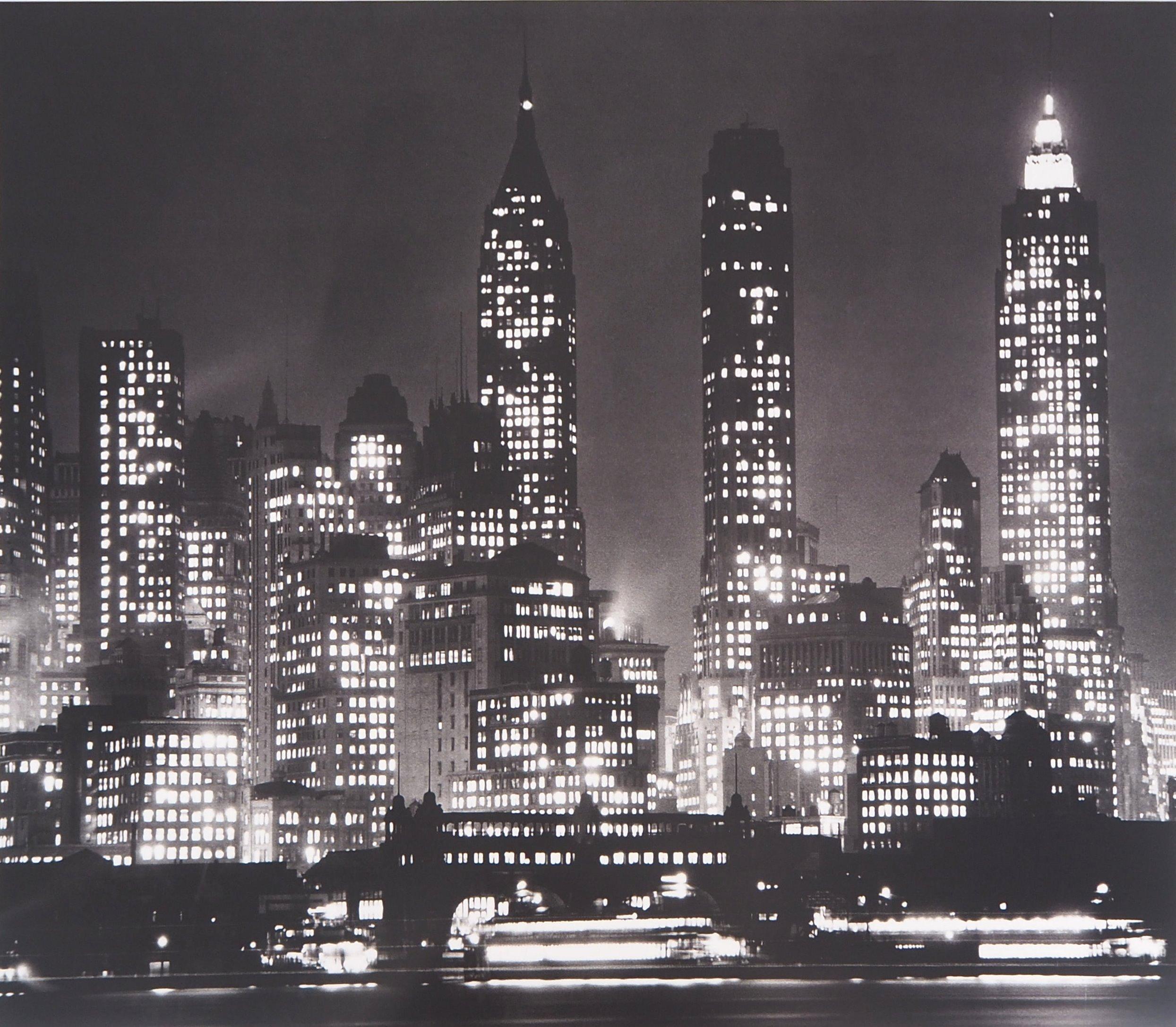 New York Skyline at Night – Offsetplakat, 2008 – Print von Andreas Feininger