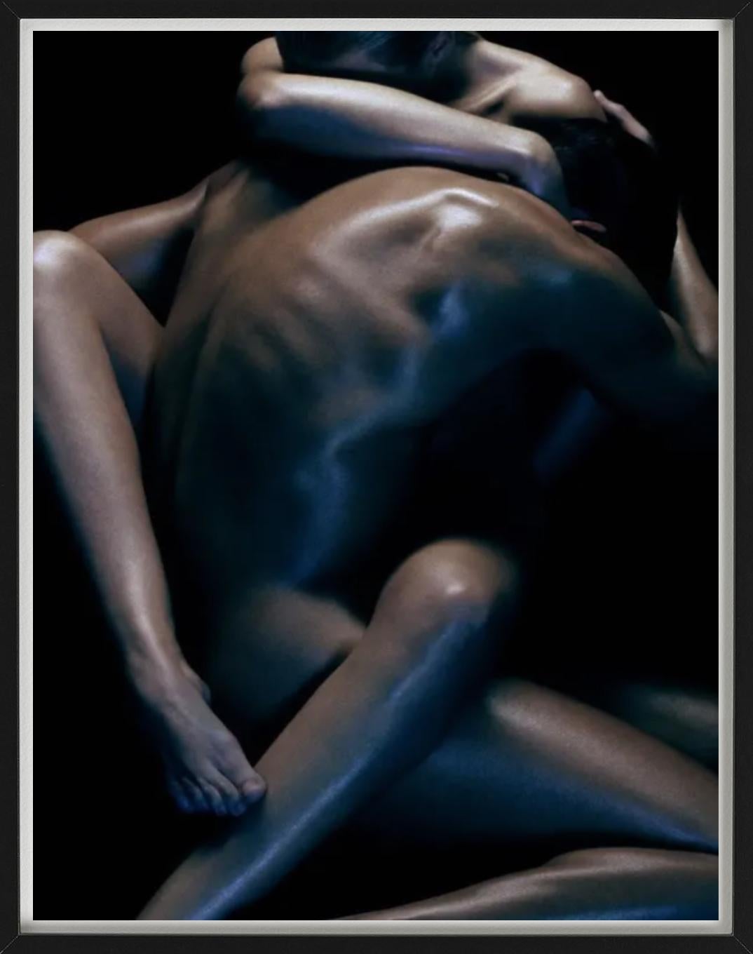 Iveta y Bernhard, Primer plano de dos cuerpos desnudos en un estrecho abrazo, fotografiados por Andreas H. Bitesnich. 

Todas las impresiones son de edición limitada. Disponible en varios tamaños. Enmarcado de alta gama a petición.

Todas las