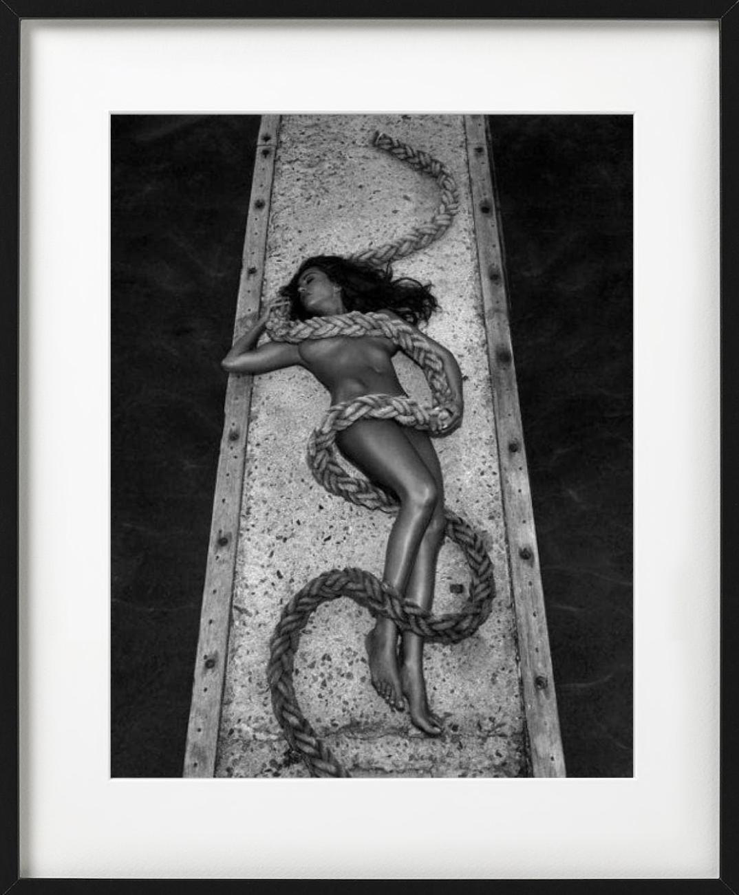 Sabrina Ferelli, Isla Cavallo - Desnudo con cuerda, Fotografía artística, ca. 2000 en venta 3