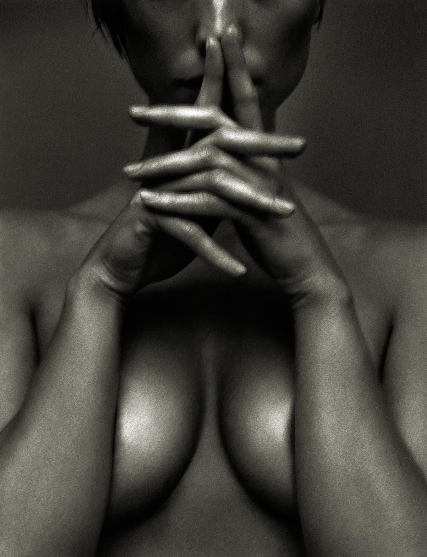 Nude Photograph di Andreas H. Bitesnich - Giuditta