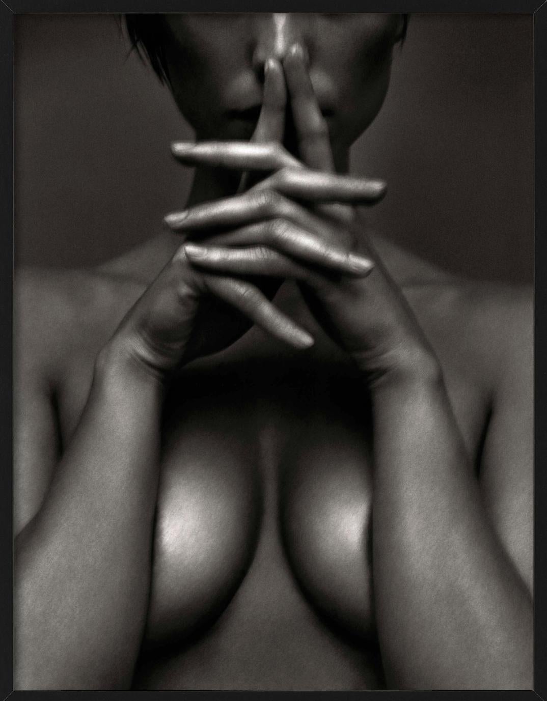 Judith II, Viena - Desnudo de cerca en blanco y negro, Fotografía artística, 1997 en venta 2