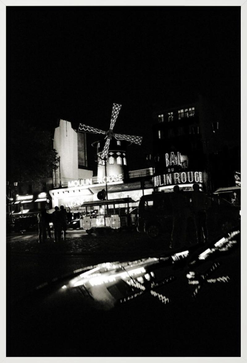 Moulin Rouge, Paris Deeper Shades Series, Bildende Kunstfotografie im Angebot 2