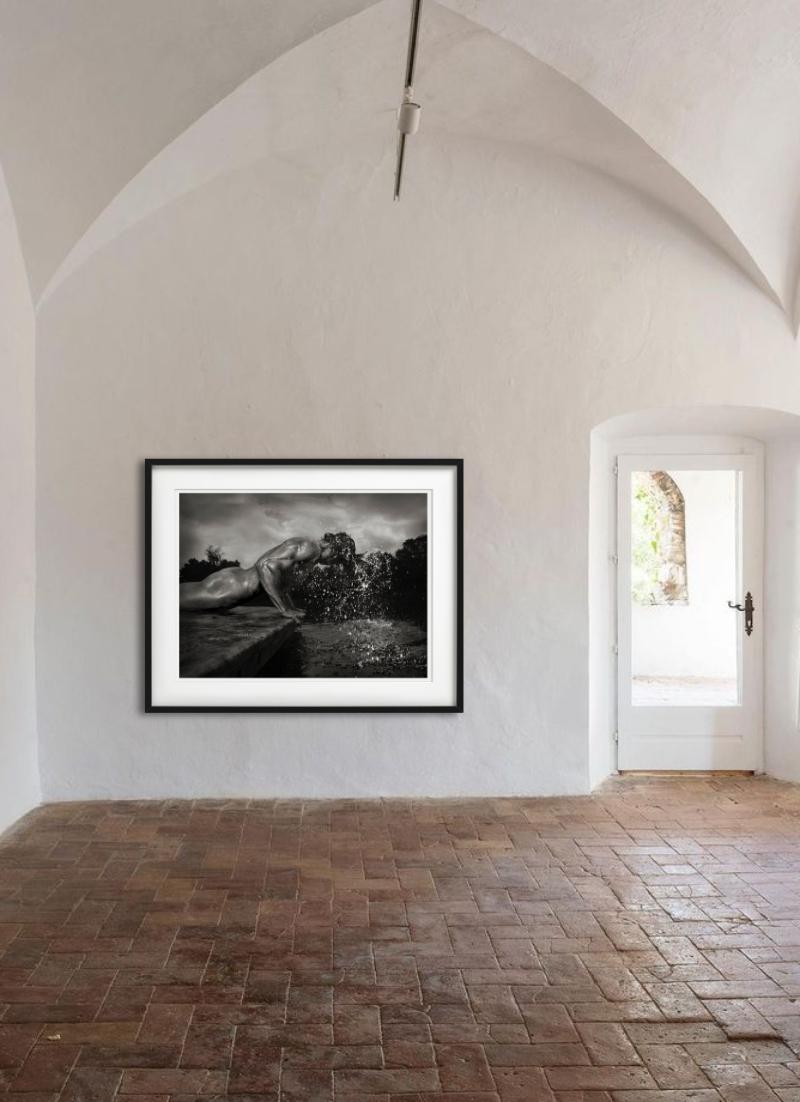 Patrick - Nuoto nudo, Fotografia d'autore, 2007 - Photograph Contemporaneo di Andreas H. Bitesnich