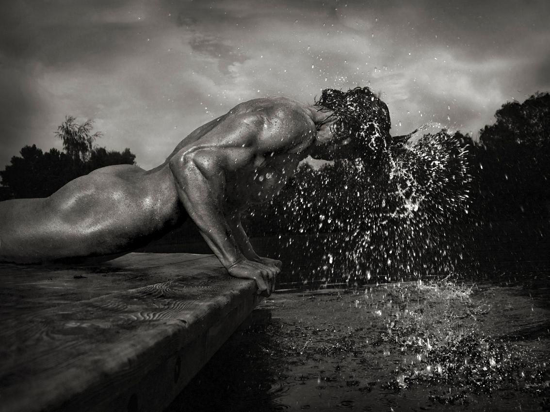 Nude Photograph di Andreas H. Bitesnich - Patrick - Nuoto nudo, Fotografia d'autore, 2007