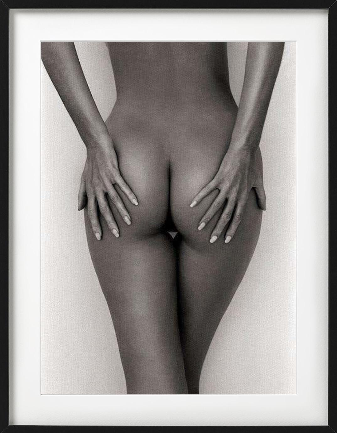 Philippa, Santorini - nude closeup in b&w, fine art photography, 1995 - Contemporary Photograph by Andreas H. Bitesnich