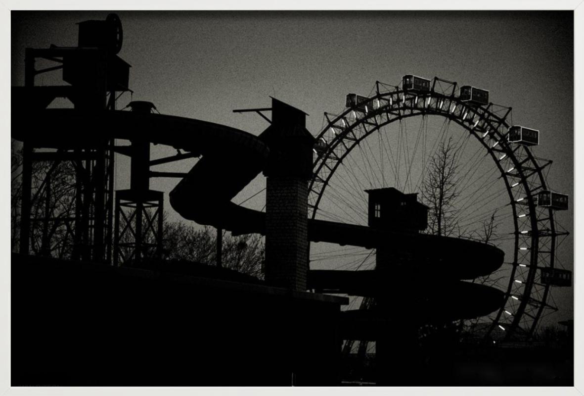 Riesenrad, Viena, Sombras más profundas , Fotografía artística, 2015 en venta 2