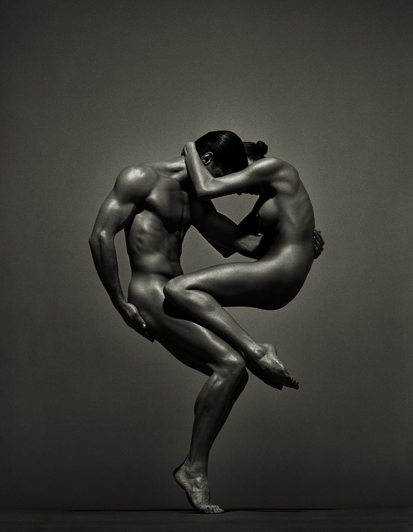 Andreas H. Bitesnich Nude Photograph – Sina und Antonius