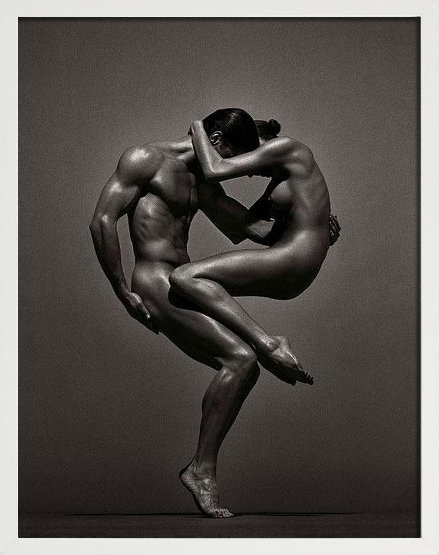 Sina&Anthony, Vienna - douple nude in athletic pose, fine art photography, 1995 For Sale 2