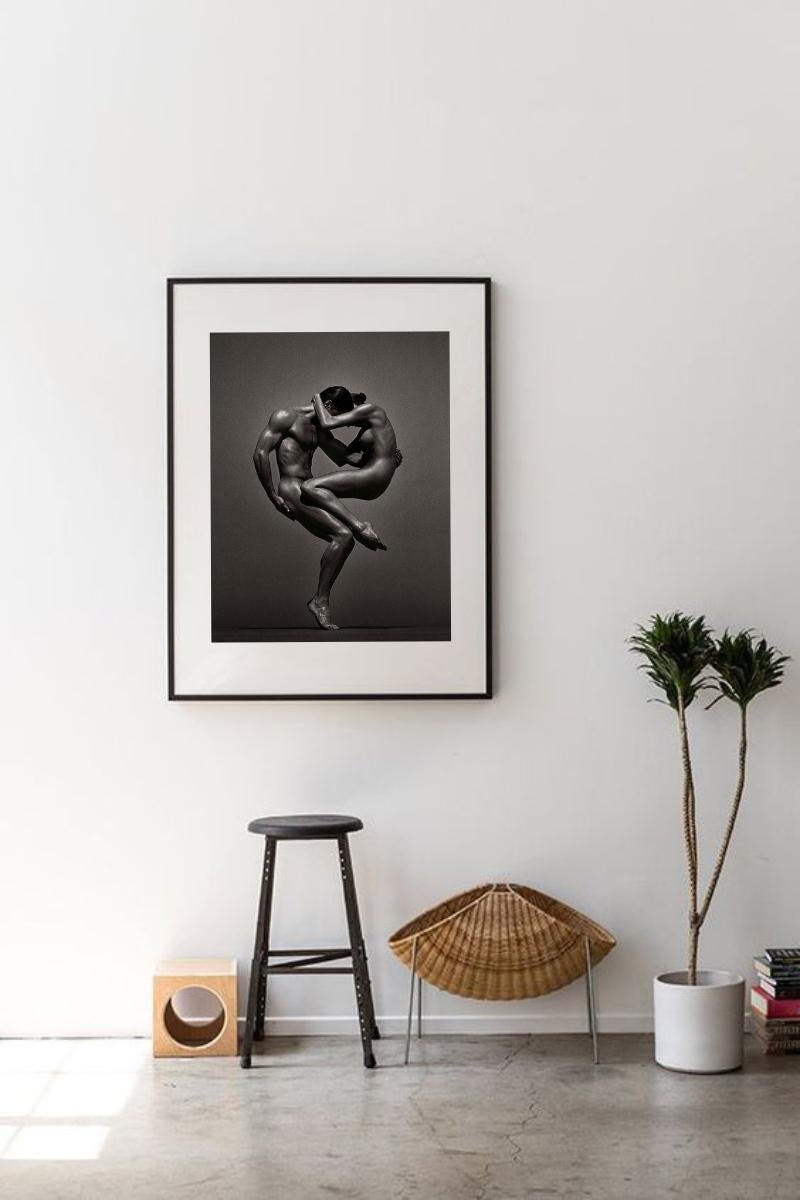 Sina&Anthony, Vienna - douple nude in athletic pose, fine art photography, 1995 For Sale 4