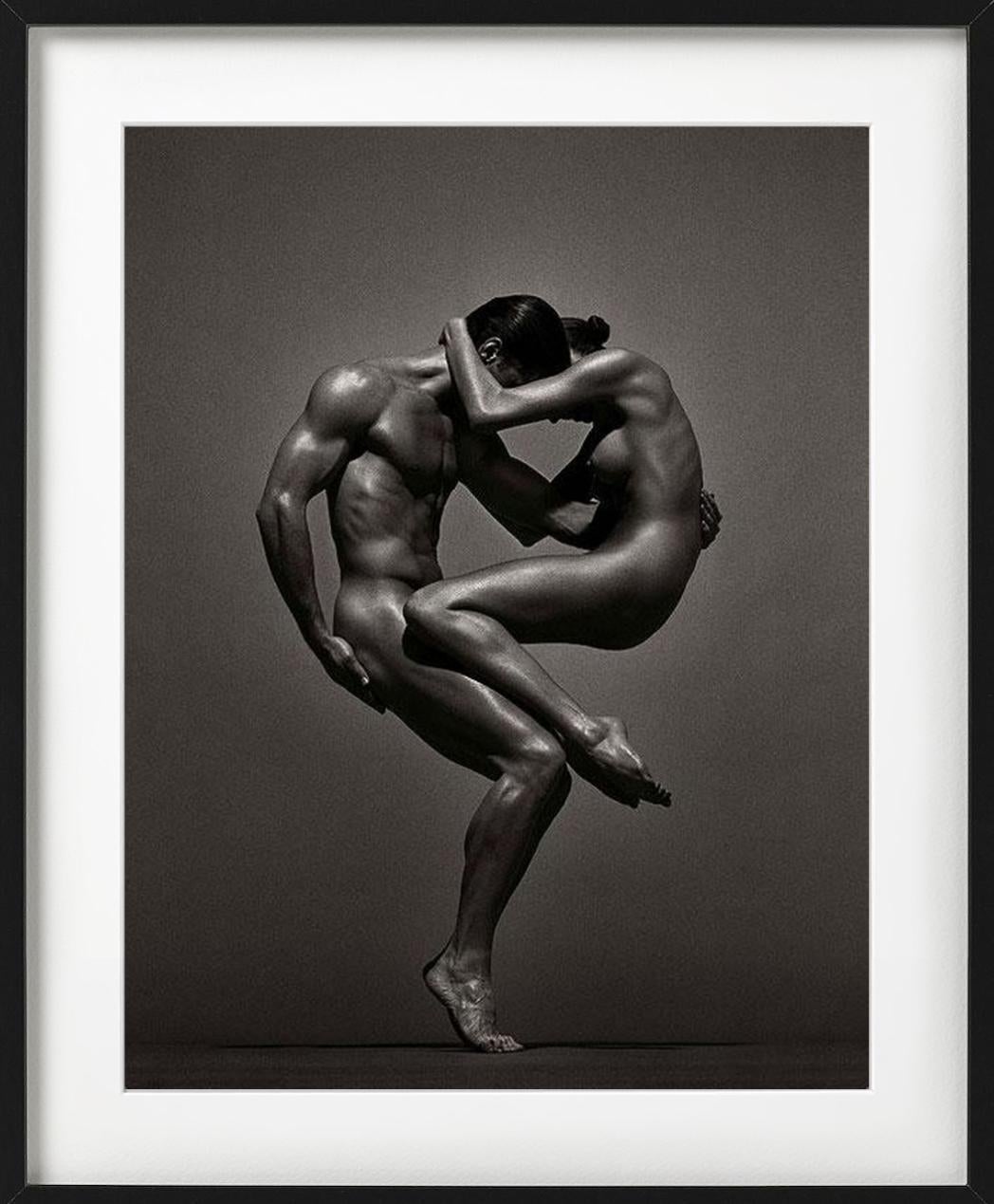 Sina&Anthony, Vienna - douple nude in athletic pose, fine art photography, 1995 - Contemporary Photograph by Andreas H. Bitesnich