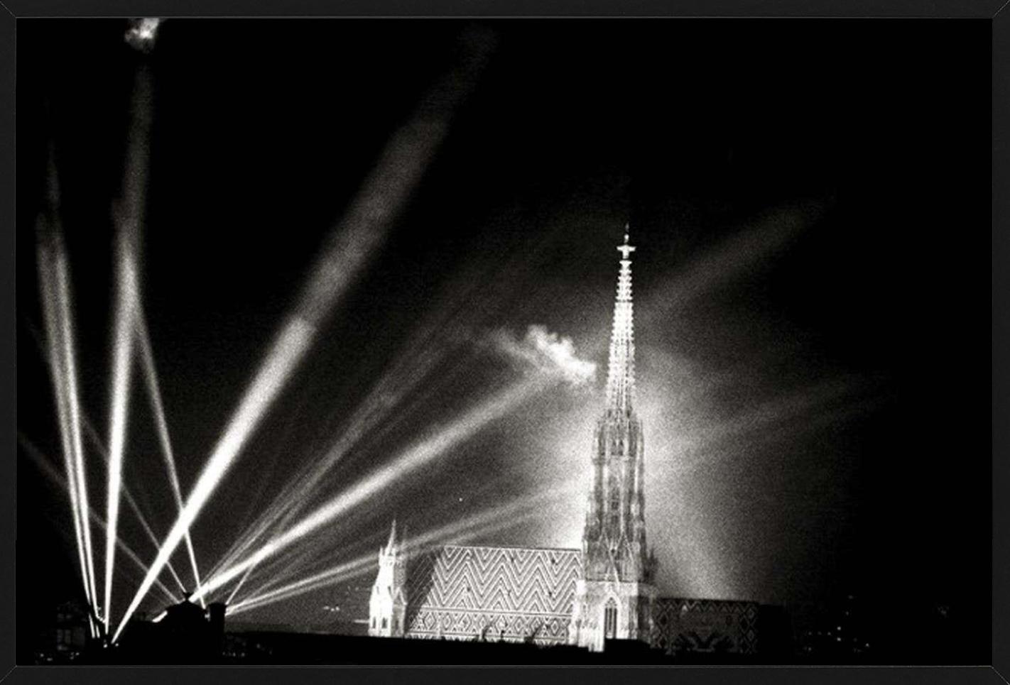Stephansdom, Viena, Sombras más profundas, B/N, Fotografía artística, 2015 en venta 4