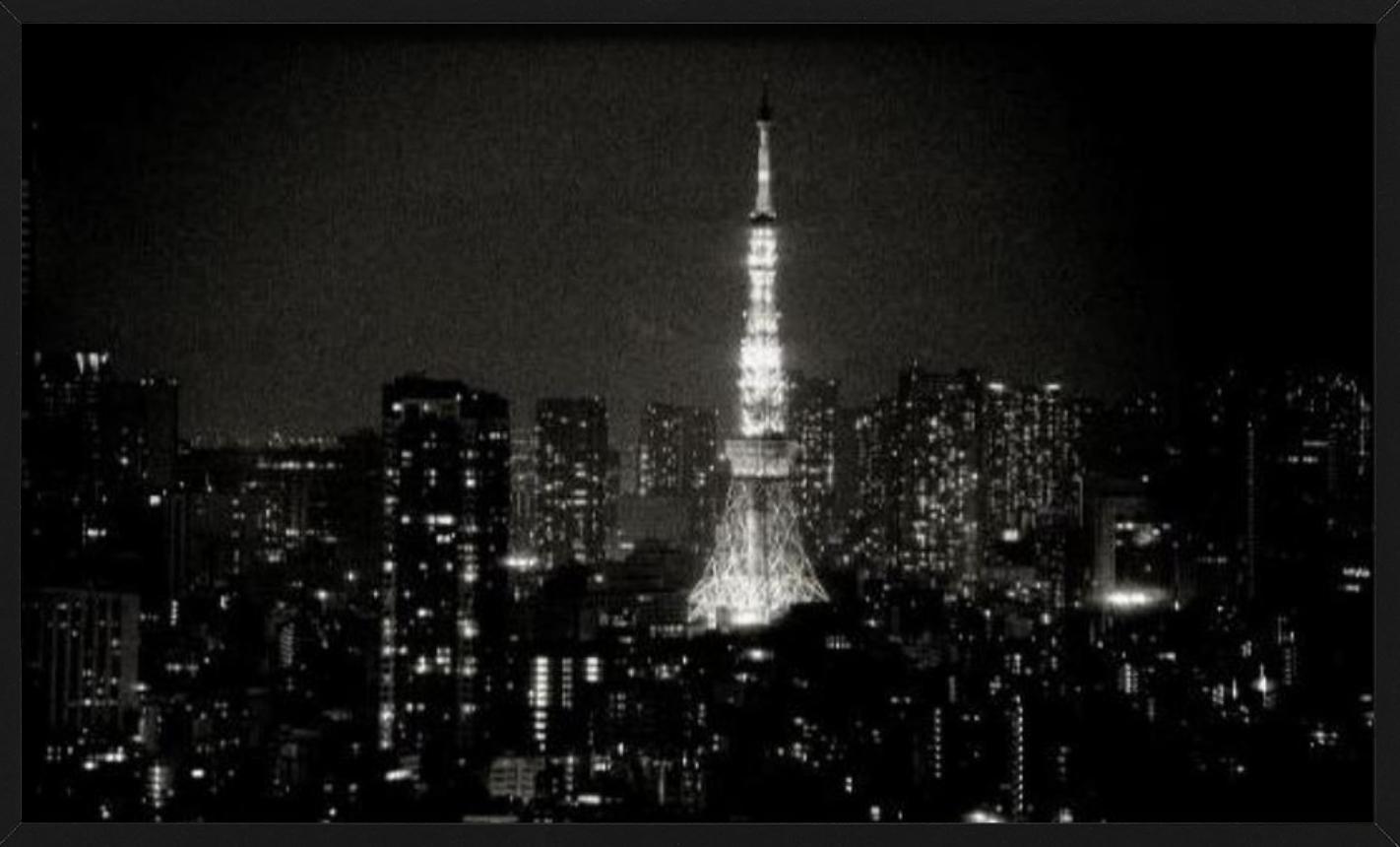 Tokyo Tower Japan, beleuchtet bei Nacht, aus Andreas H. Bitesnich, Deeper Shades Series.

Erhältlich in mehreren Größen. Alle Drucke sind in limitierter Auflage erhältlich. Hochwertige Einrahmung auf Anfrage.

Alle Drucke werden von der Künstlerin