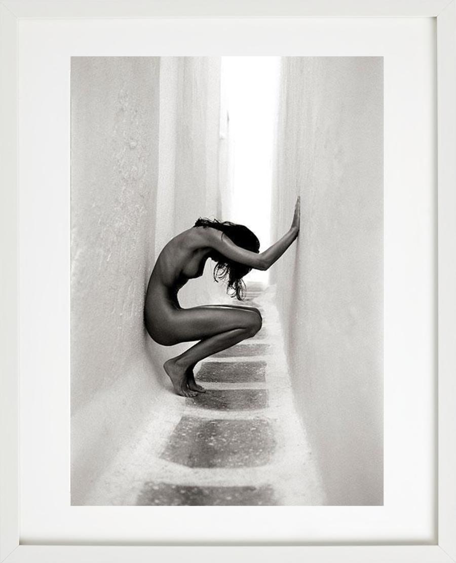 'Ulrica Mykonos II' - nude between white walls, fine art photography, 1996 - Photograph by Andreas H. Bitesnich