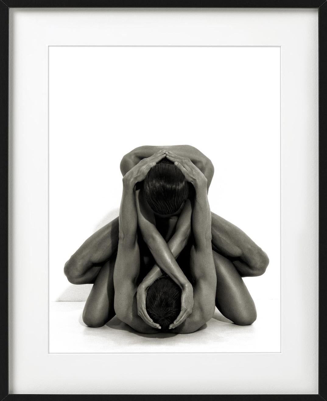 Yvonne & Tom, nude photograph of man and woman intertwined in embrace - Contemporary Photograph by Andreas H. Bitesnich