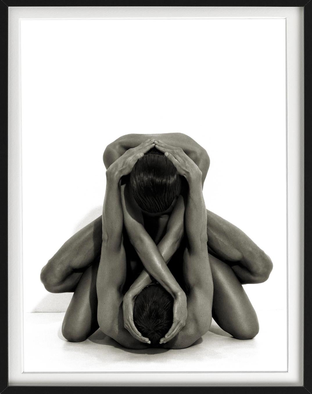 Yvonne & Tom, nude photograph of man and woman intertwined in embrace - Black Figurative Photograph by Andreas H. Bitesnich