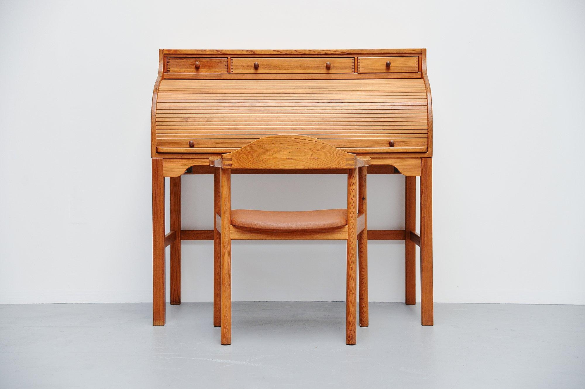 Very nice roll-top desk designed by Andreas Hansen and manufactured by Hadsten traeindustri, Denmark, 1970. This desk is made of solid pine wood and is complete with a matching desk chair. The desk has 3 drawers on top and a roll-top to close it and
