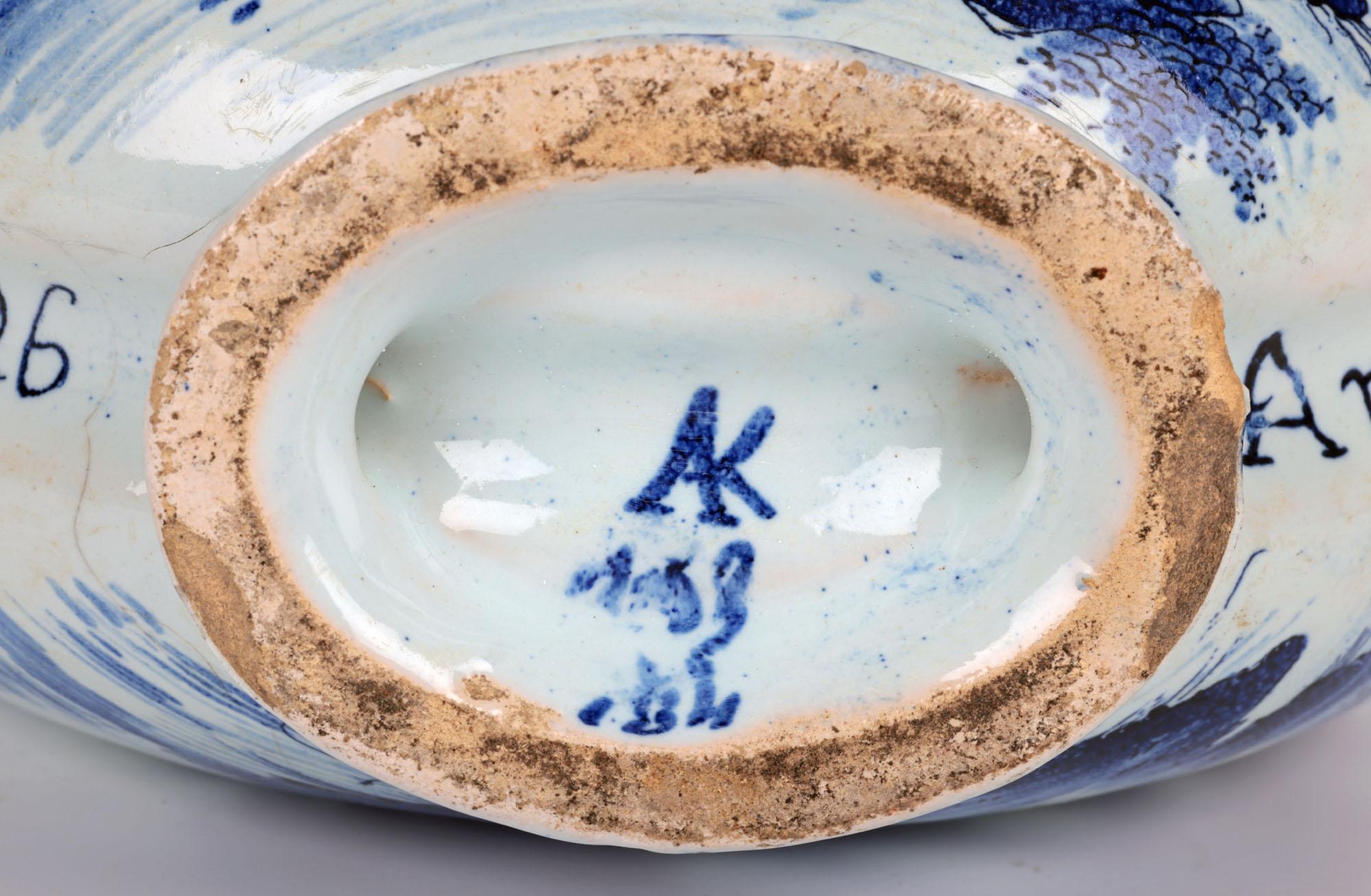 Andreas Kordenbusch Nurenberg peint à la main Flask de lune bleu et blanc en vente 11