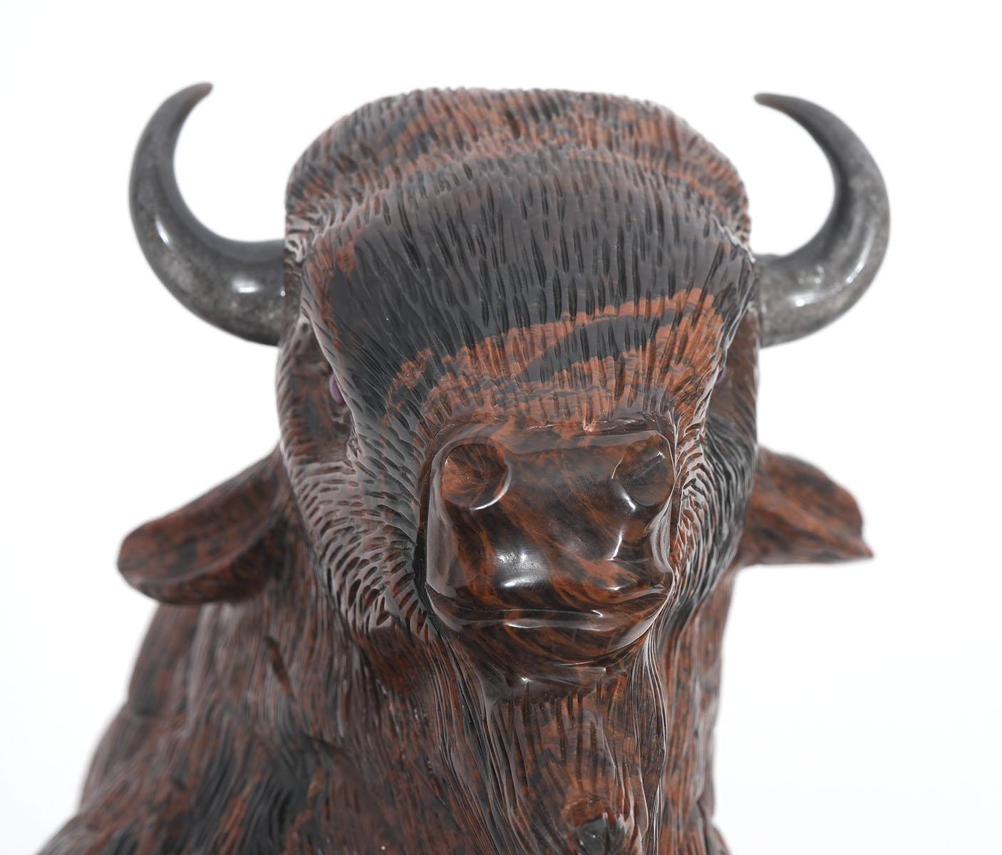 Andreas von Zadora Canadiense (Nacido en 1957) Lapidario Escultura de Obsidiana de Búfalo en venta 2