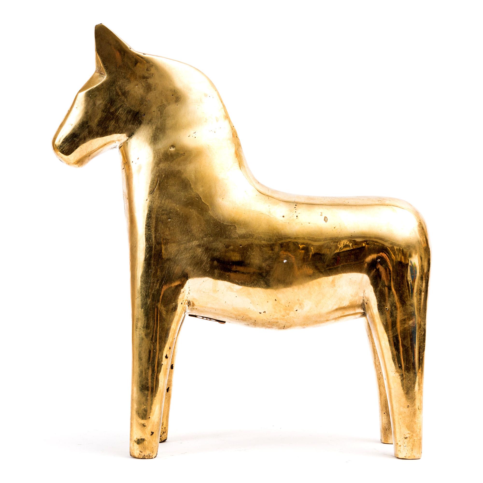 Horse sculpture in solid patinated bronze
Two are available 
N° 11/99 and N° 18/99
Measures: Length 31cm, height 34.5cm

Indicated price is per unit.
 