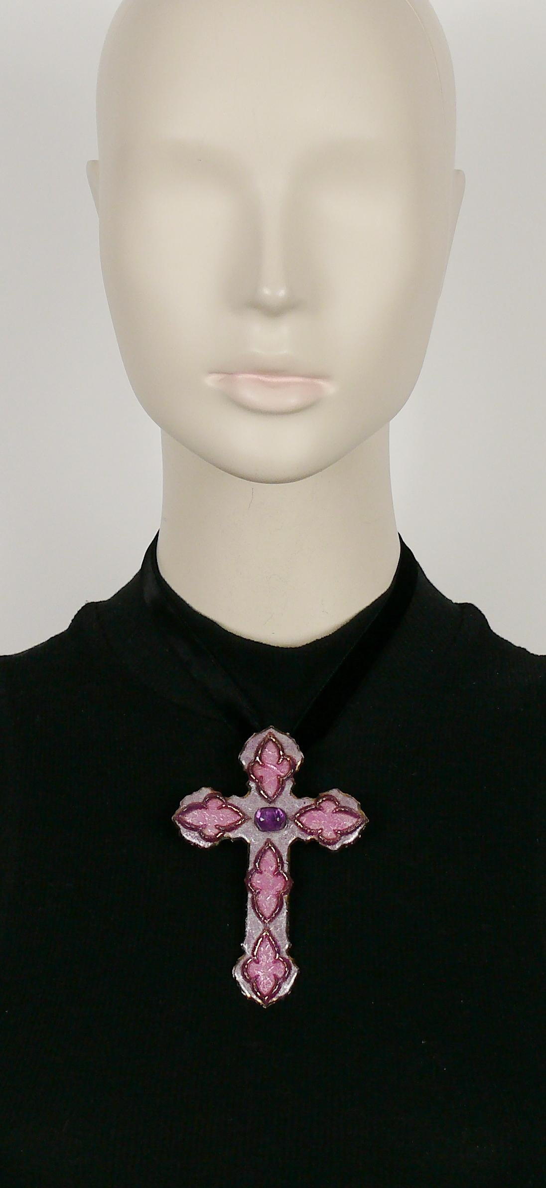 ANDREE BAZOT vintage Medieval inspired cross pendant featuring pink shade enamel and glass cabochon at center.

Comes attached to a black velvet ribbon (possible to remove it).

Signed ANDREE BAZOT.

Indicative measurements : cross max. height