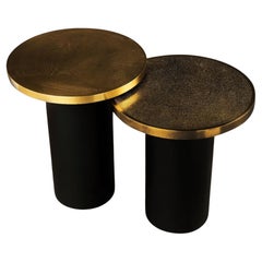 Tables d'appoint Andrée - Laiton gravé et martelé, acier noir- Ø 40 cm x H40/45