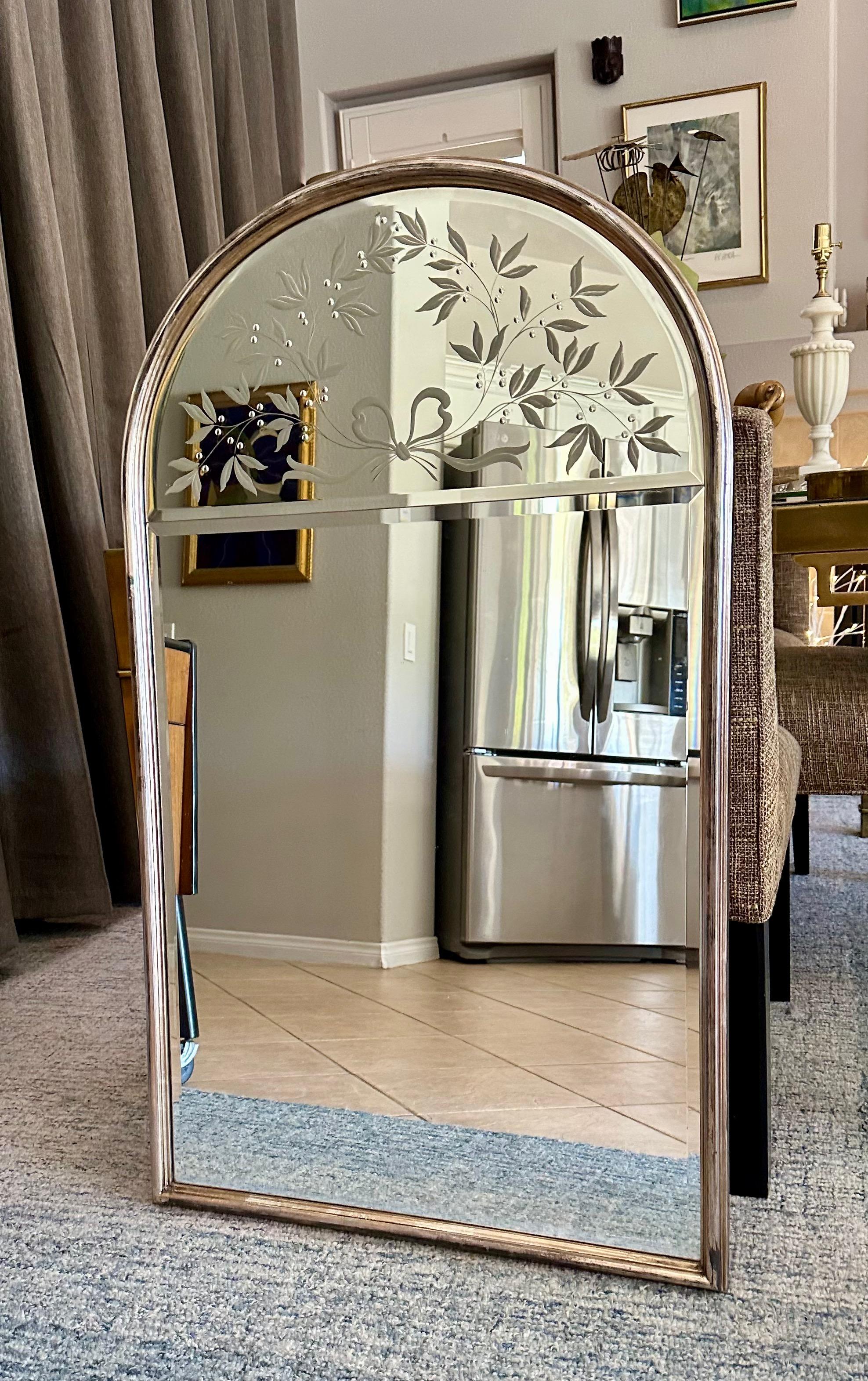 ANDREI ENZO Labarge Italian Etched Arched Wall Mirror In Good Condition For Sale In Palm Springs, CA