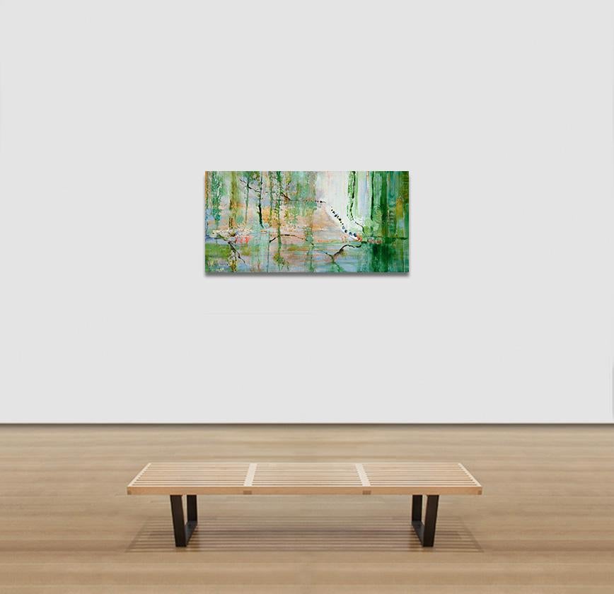 Time Transfixed d'Andrei Petrov est une peinture à l'huile abstraite sur toile de 24 x 48 pouces.
Il s'agit d'une abstraction lyrique en vert avec des accents de bleu et de violet. La référence à un paysage naturel est clairement présente, presque
