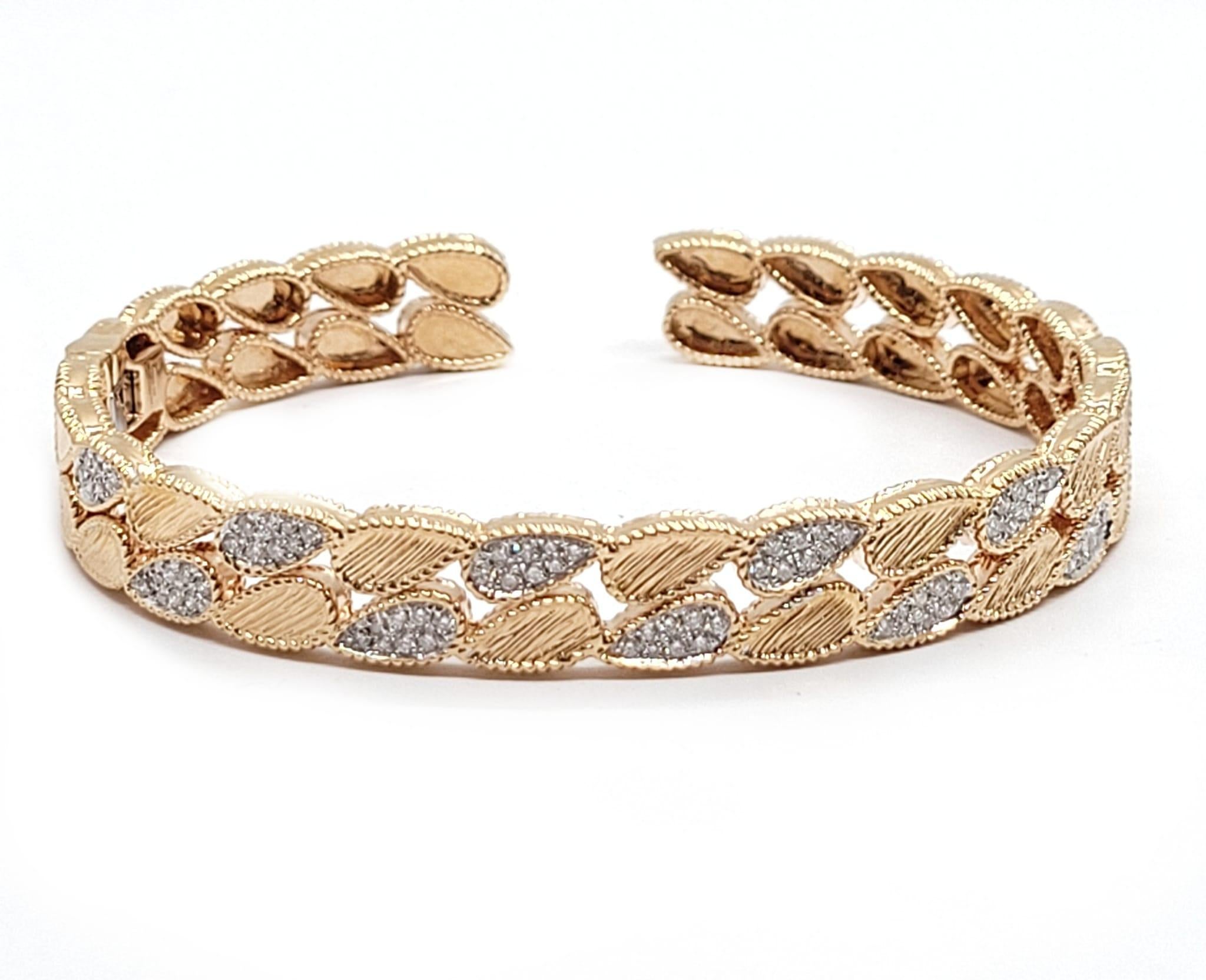 Andreoli Armband aus 18 Karat Roségold mit 1,65 Karat Diamanten

Dieses Armband hat folgende Eigenschaften:
- 1,65 Karat Diamant
- 25,33 Gramm 18K Rose Gold
- Hergestellt in Italien