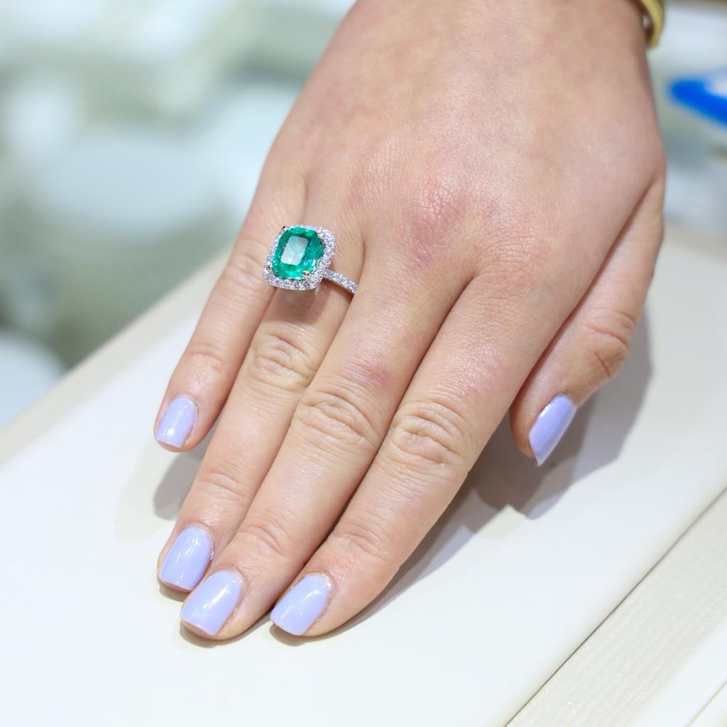 Women's or Men's Andreoli 4.07 Carat Colombian Emerald CDC Certified Diamond Ring 18 Karat For Sale