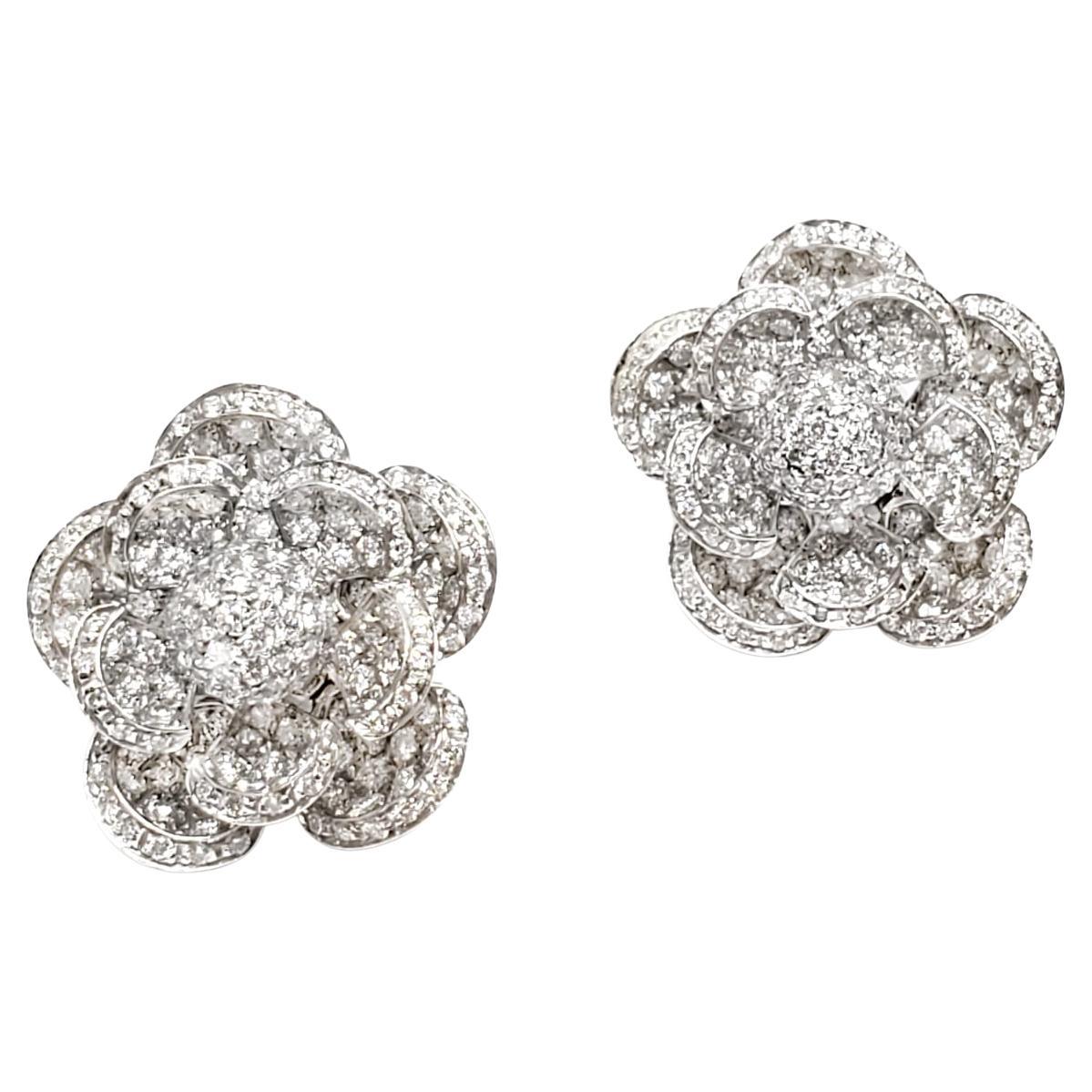 Andreoli Boucles d'oreilles fleurs en or blanc 18 carats avec diamants de 4,99 carats en vente