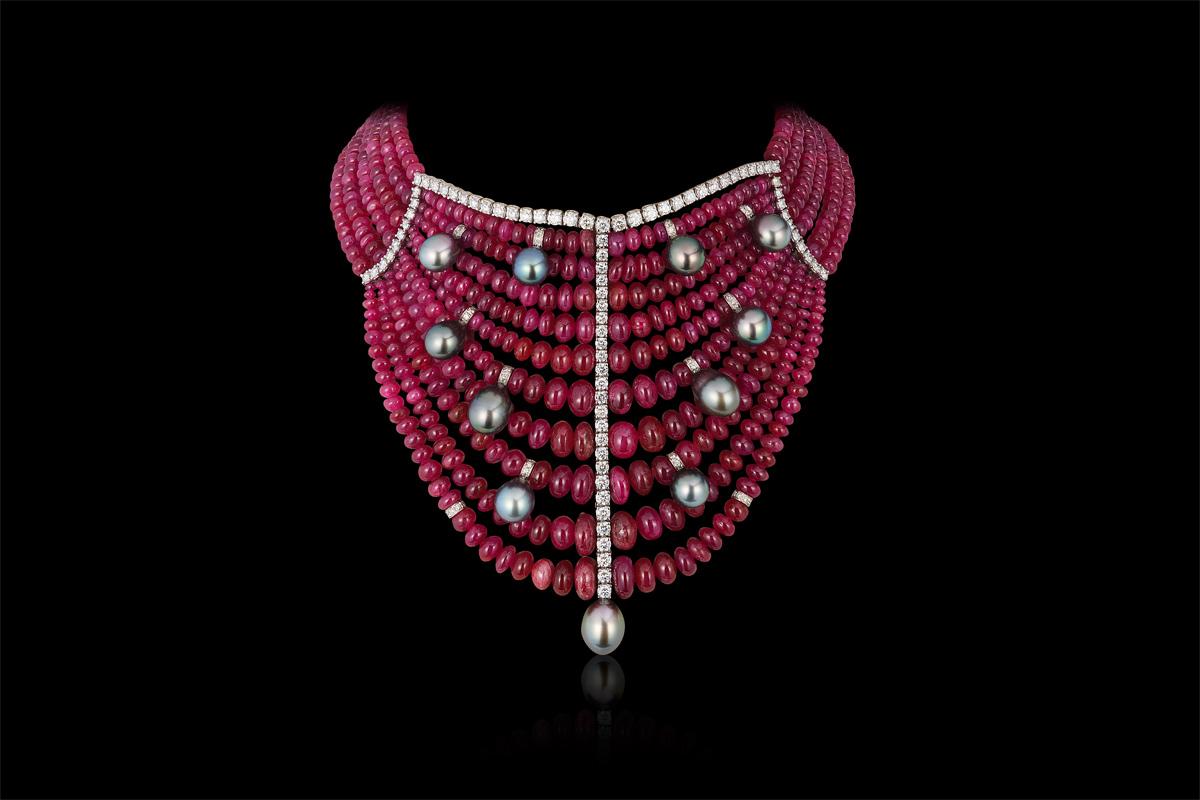 Andreoli Burma Ruby Cabochon Bead Tahitian Pearl Bib Necklace Diamond 18KT. This necklace features 850.74 carats of Burma Burmese Ruby cabochon beads with 11 Tahitian pearl drops weighing 20.00 grams. Outlined with 7.79 carats of round brilliant