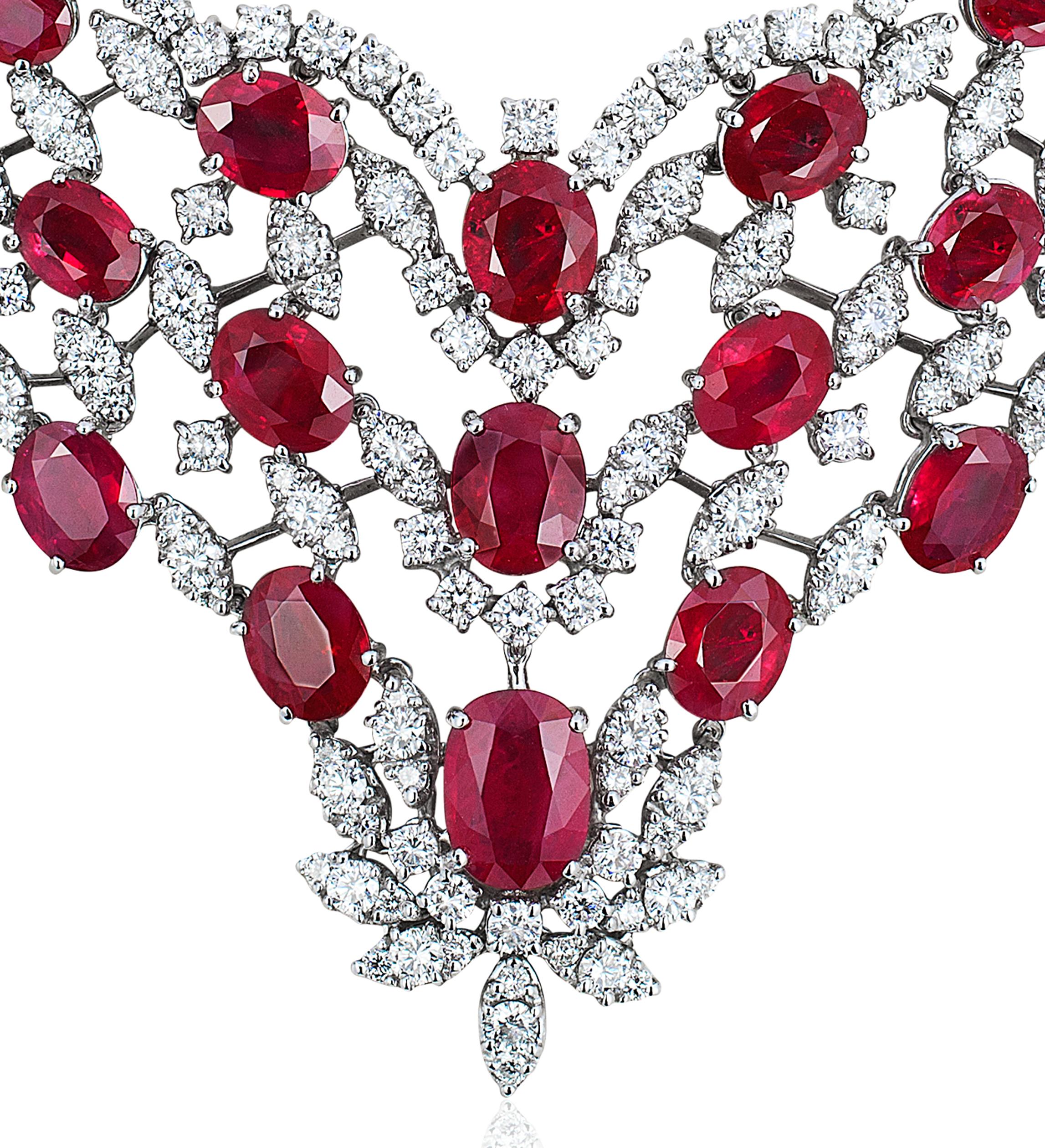 Contemporain Andreoli Collier fantaisie en or blanc 18 carats avec rubis de Birmanie certifié CDC et diamants en vente