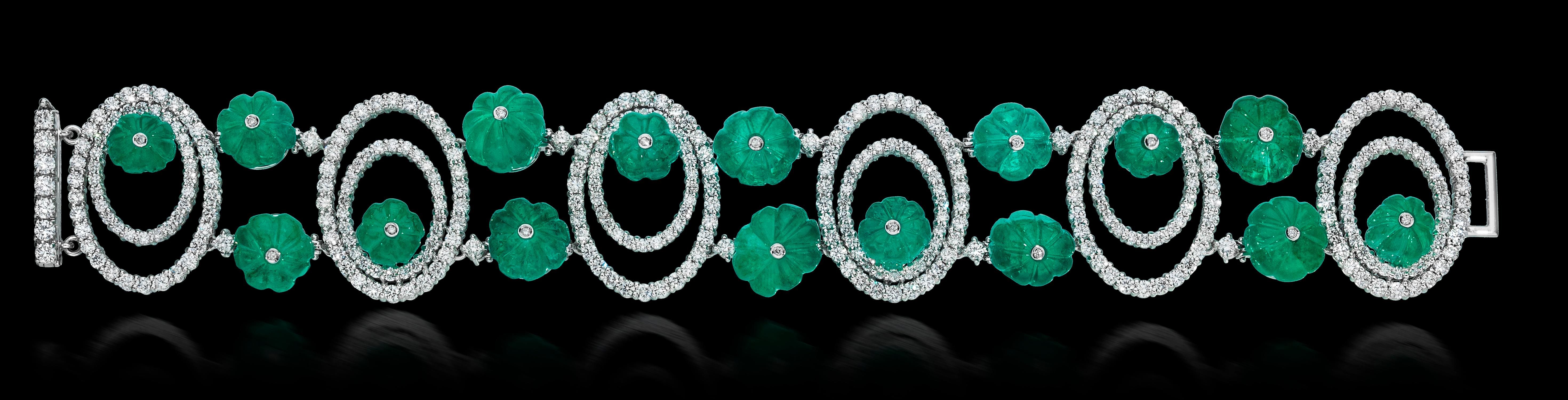 Andreoli Carved Colombian Emerald Diamond Sphere Bracelet 18KT White Gold

This Andreoli Masterpiece is surrounded by 12.51 carats of full round cut brilliant diamonds F/G/H Color VS-SI Clarity. There are 93.26 carats of Vivid Green Colombian
