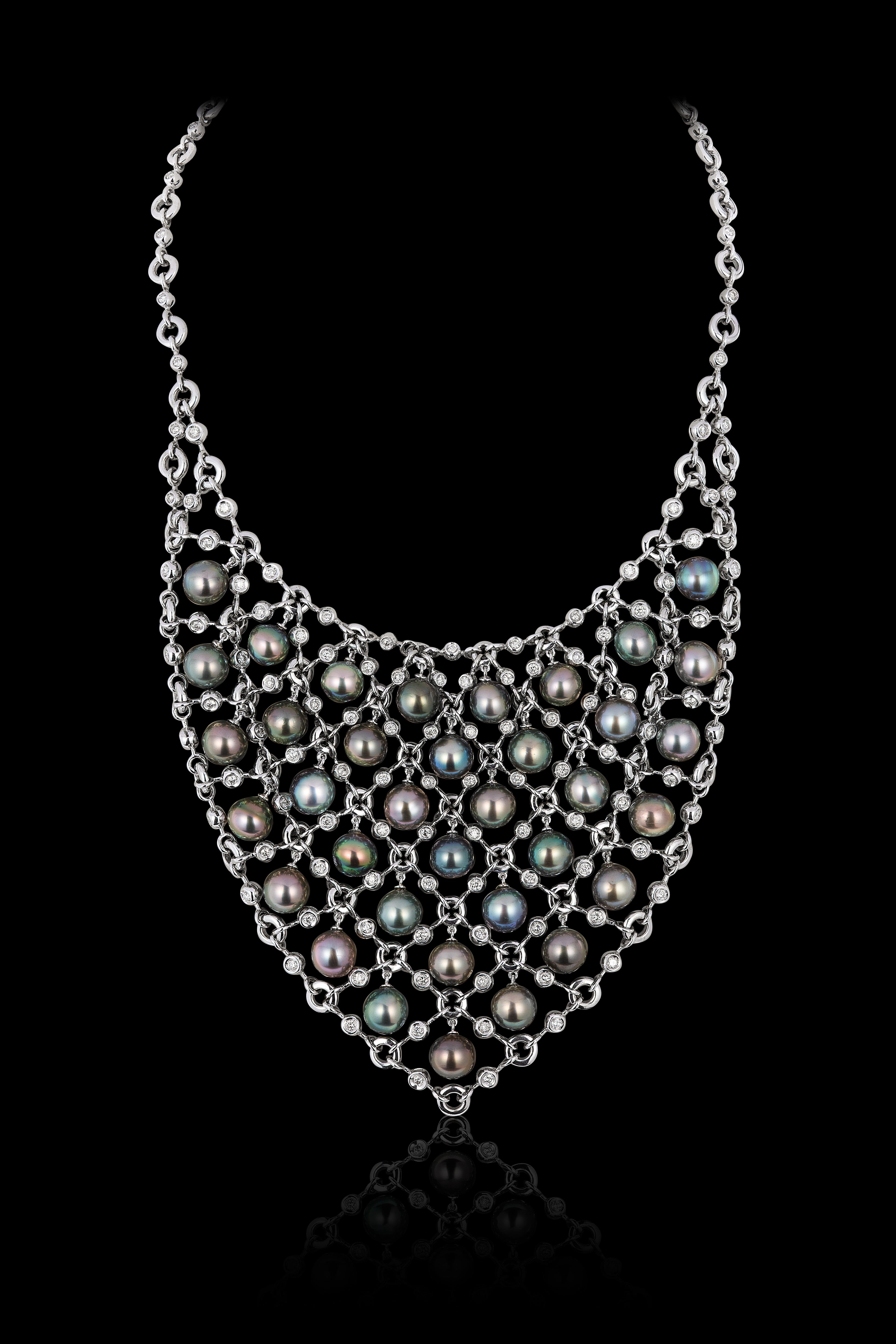 Andreoli Chainmail Bib Tahitian Pearl Diamond Necklace 18 Karat White Gold

This Andreoli necklace features

4.12 carat Diamond
Tahitian Pearls
142 grams 18 Karat White Gold

Made in Italy