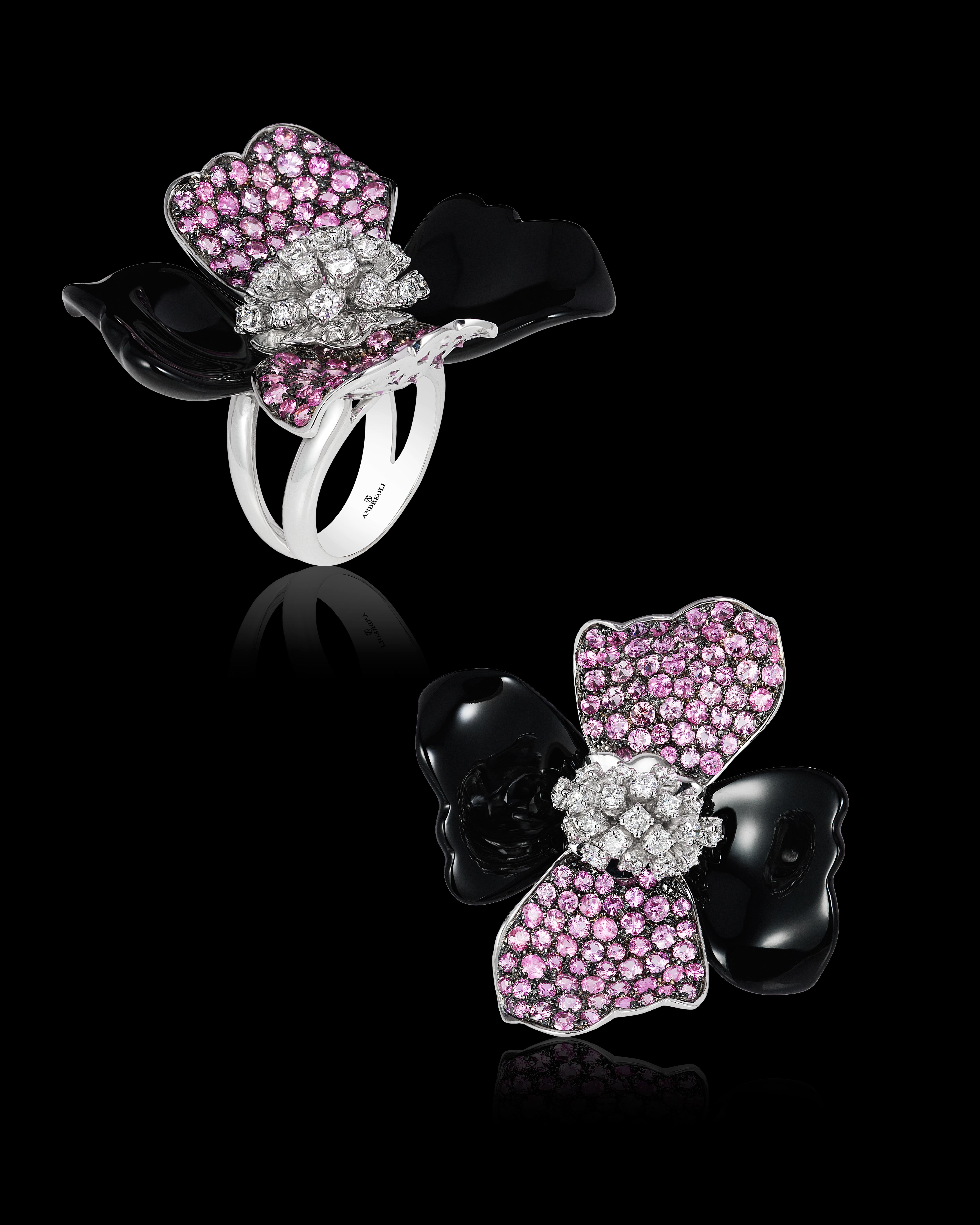 Andreoli Bague cocktail fleur en or blanc 18 carats avec diamants, saphirs roses et onyx Unisexe en vente