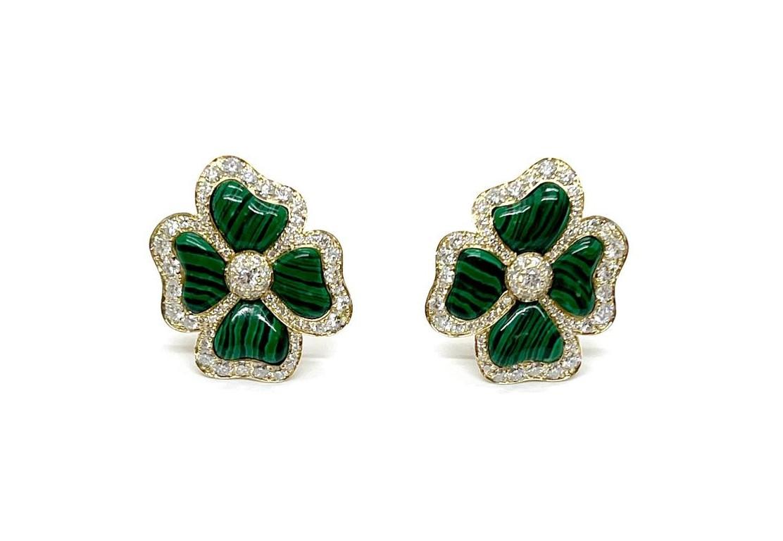 Andreoli, boucles d'oreilles trèfle en or jaune 18 carats, diamants et malachite en vente