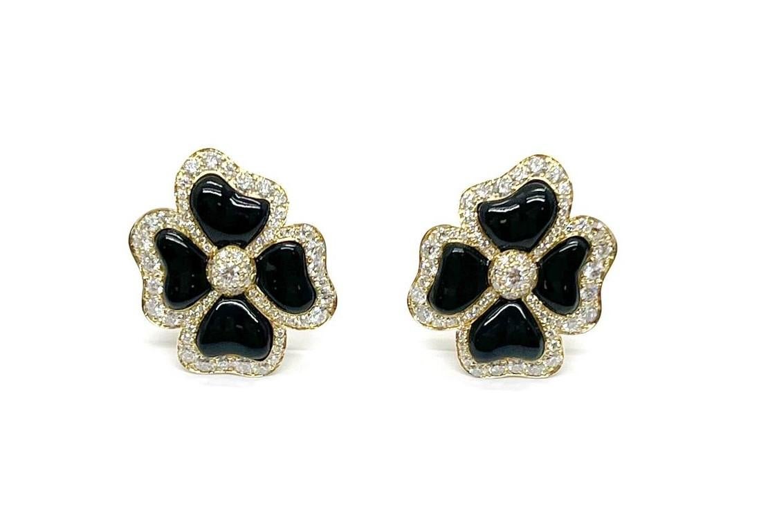 Andreoli Onyx Diamond 18 Karat Yellow Gold Clover Earrings

These earrings feature:
- 2.20 Carat Diamond
- 1.45 Gram Onyx
- 17.60 Gram 18K Yellow Gold
- Made In Italy