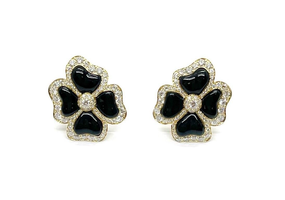 Andreoli Kleeblatt-Ohrringe, Onyx Diamant 18 Karat Gelbgold

Diese Ohrringe haben folgende Merkmale:
- 2,20 Karat Diamant
- 1,45 Gramm Onyx
- 17,60 Gramm 18K Gelbgold
- Hergestellt in Italien