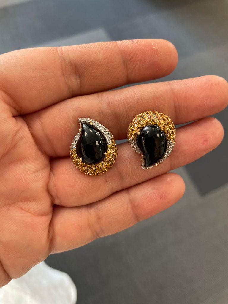 Andreoli Onyx Yellow Sapphire Diamond 18 Karat Yellow Gold Men's Cufflinks In New Condition For Sale In New York, NY