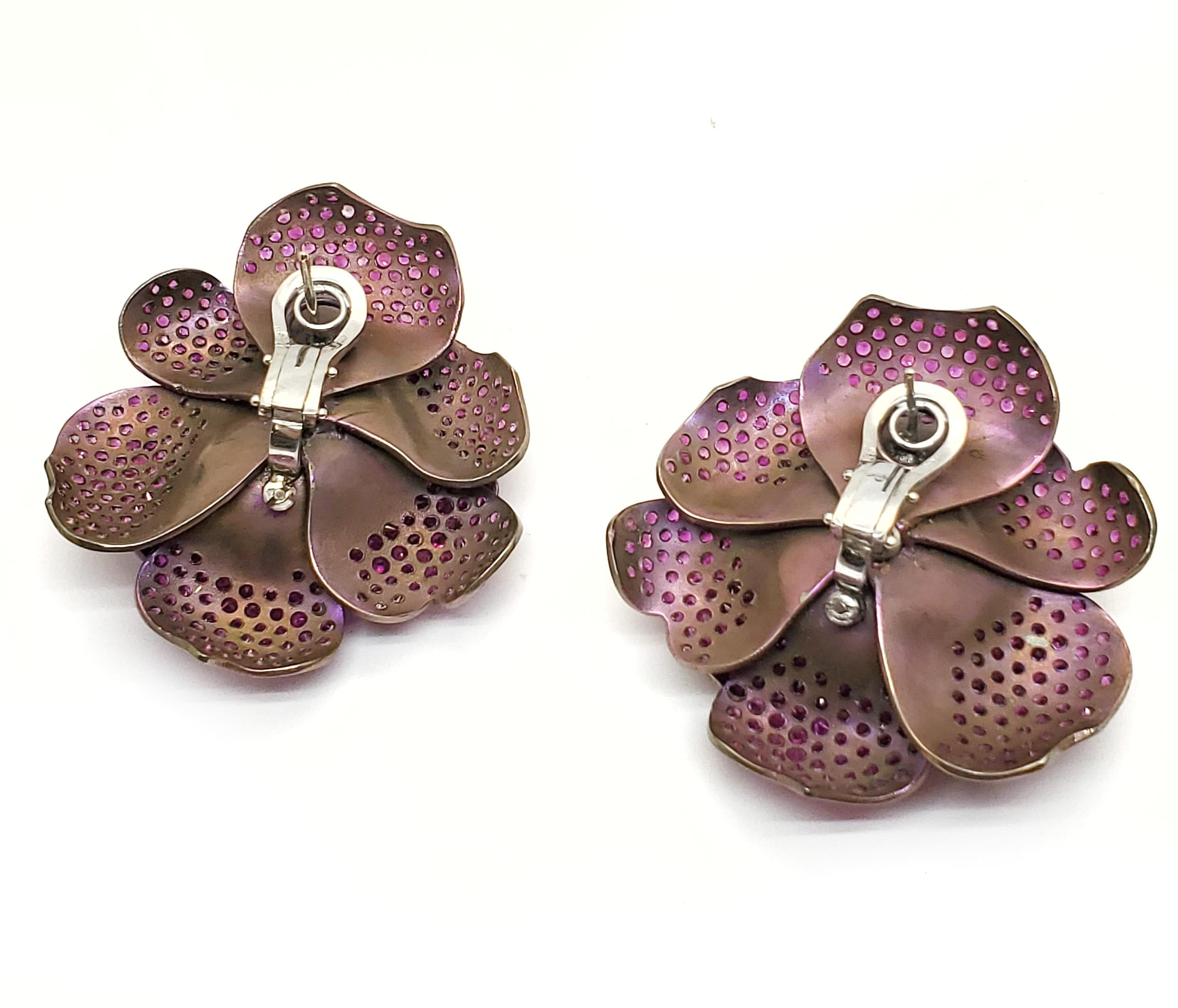 Contemporary Andreoli Pink Sapphire Titanium Flower Clip-On Earrings For Sale
